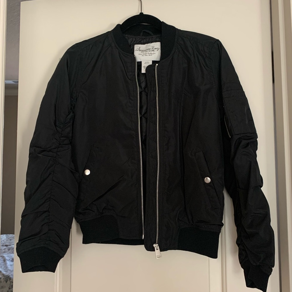 Black Bomber Jacket!!